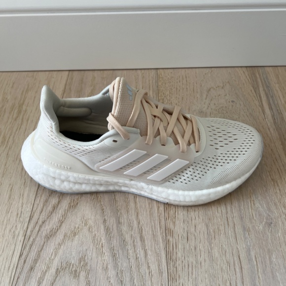 Women’s Adidas Pure Boost Running shoe - Picture 5 of 6